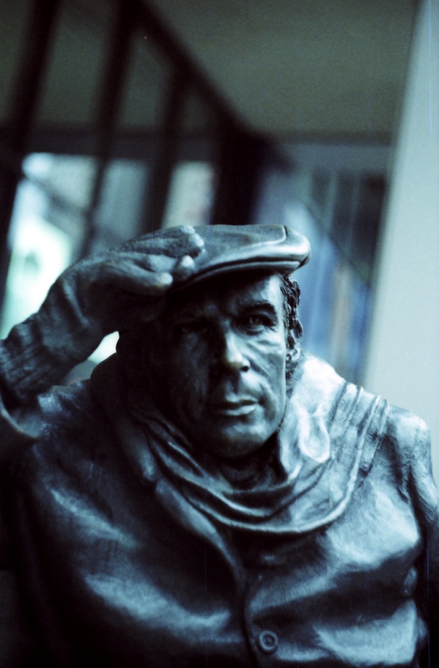 Glenn Gould statue in Toronto by Wikimedia Commons