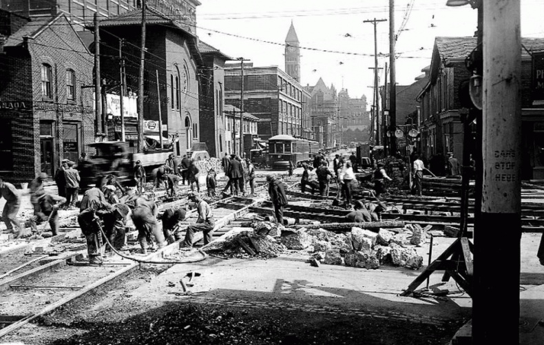 Street workers Dundas Toronto archives