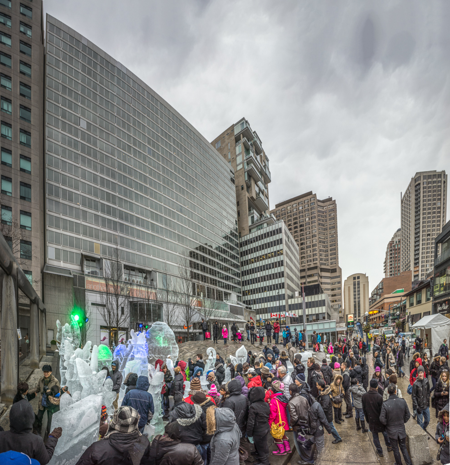 Toronto Icefest on Bloor attracts crowds