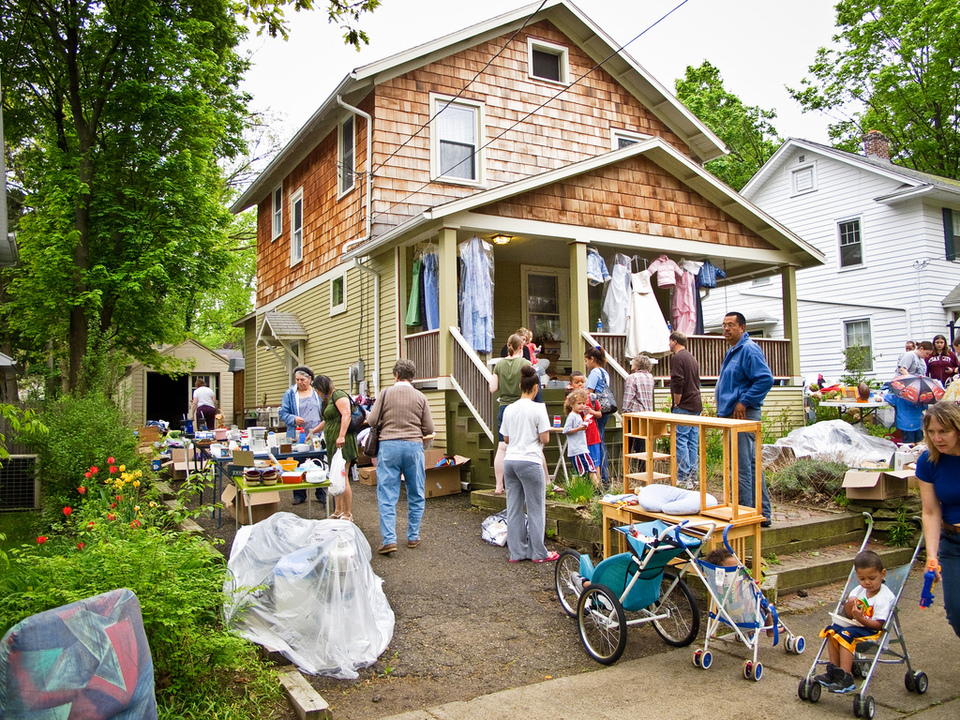 The Seller's Guide to Garage/Yard Sales in Toronto