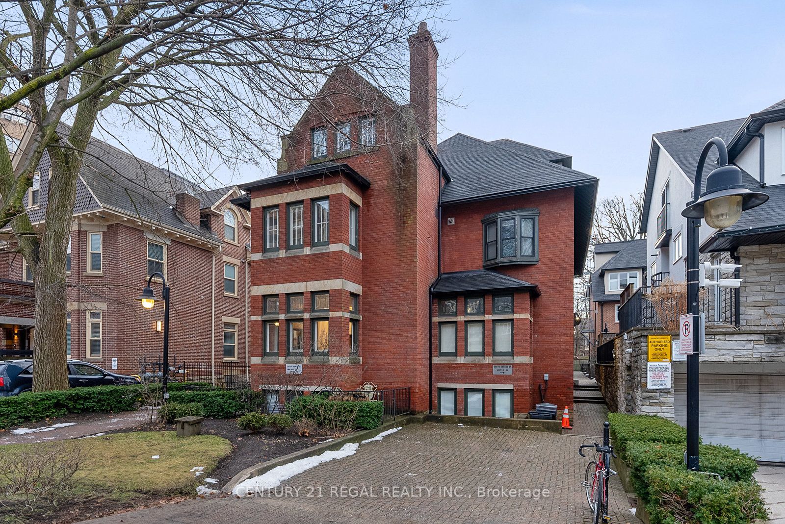 228 St George St #3 - Toronto C02 - Annex