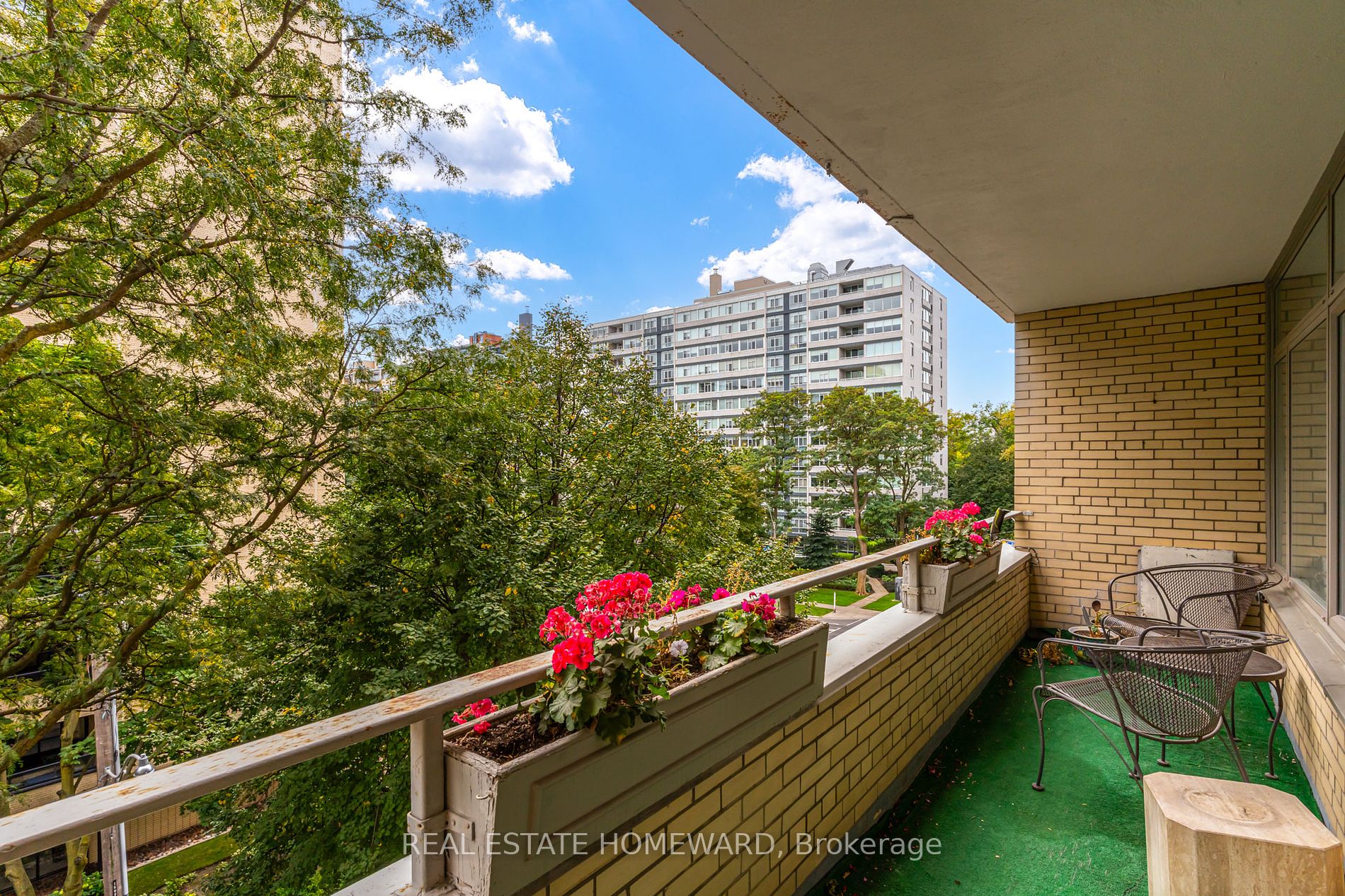 581 Avenue Rd #501 - Toronto C02 - Yonge-St. Clair