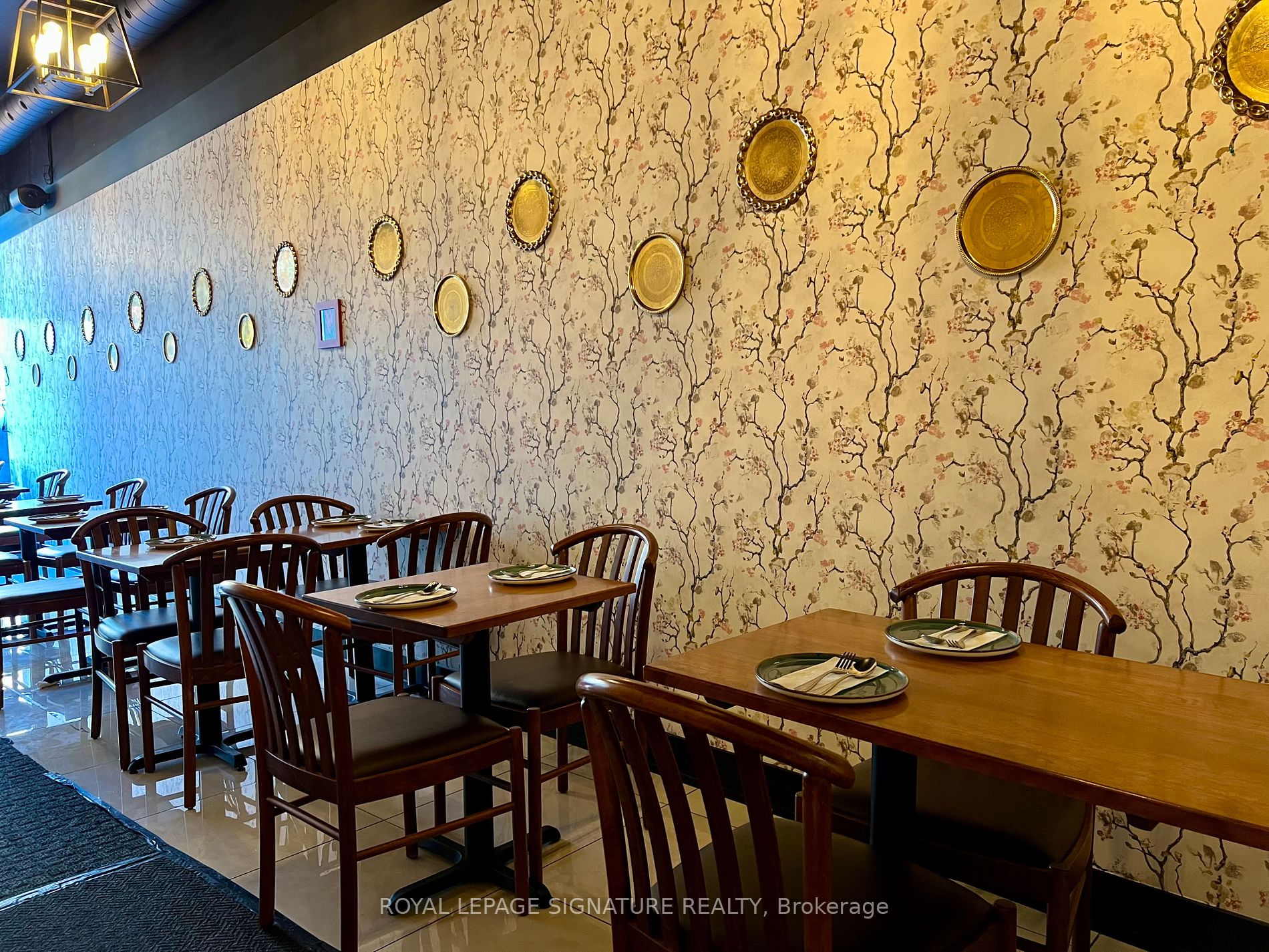 507 Queen St - Toronto C01 - Kensington-Chinatown