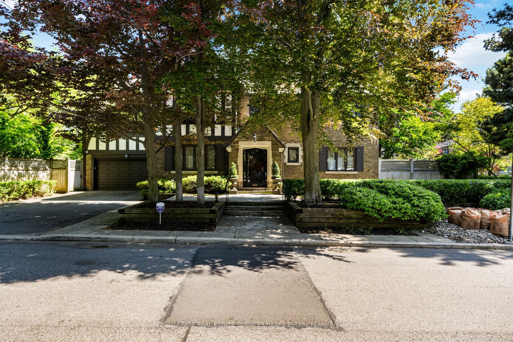 23 Dewbourne Ave - Toronto C03 - Forest Hill South