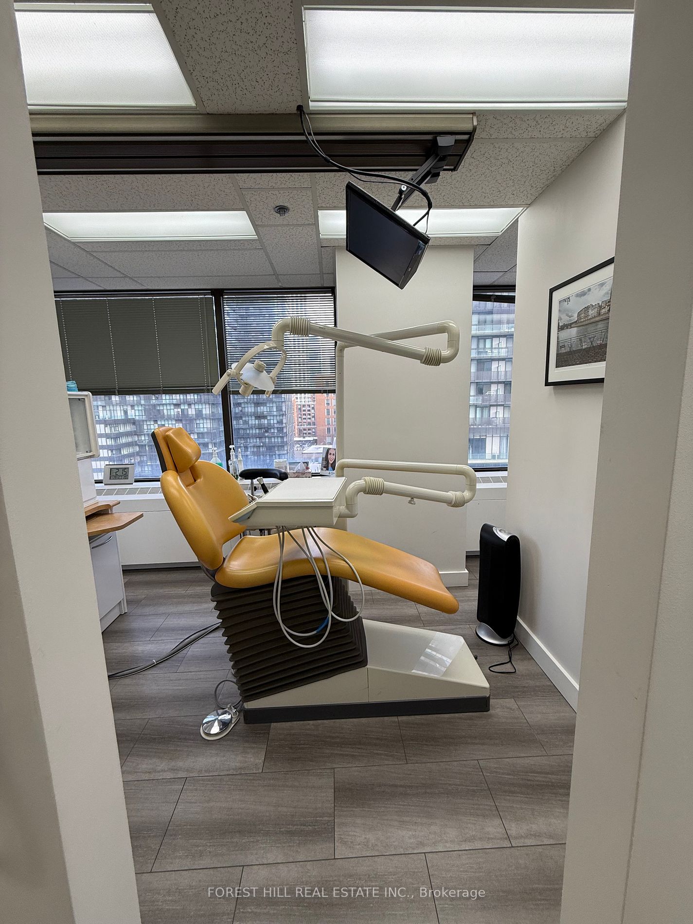 2300 Yonge St #705 - Toronto C03 - Yonge-Eglinton