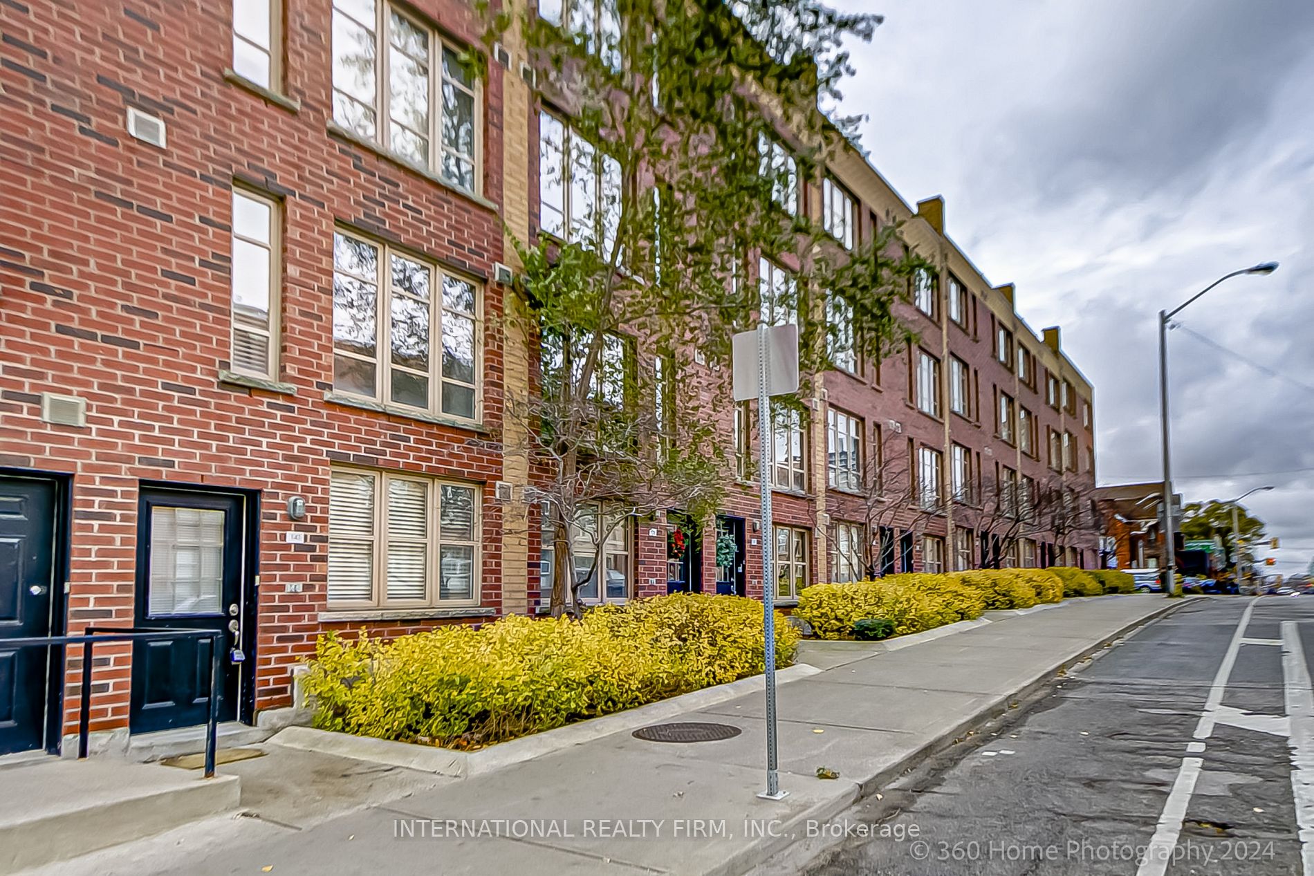 21 Ruttan St #TH 141 - Toronto C01 - Dufferin Grove