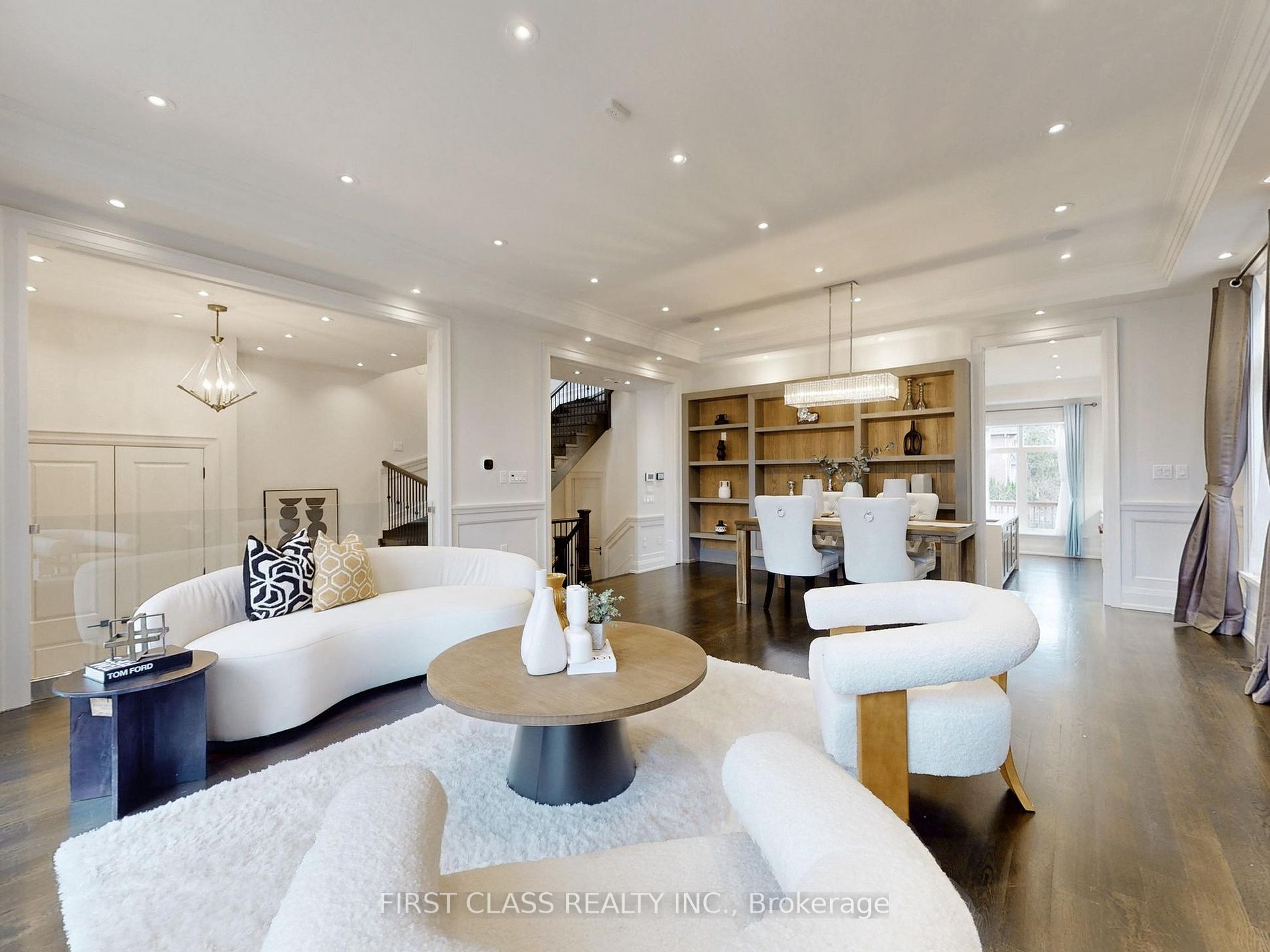 504 Broadway Ave - Toronto C11 - Leaside