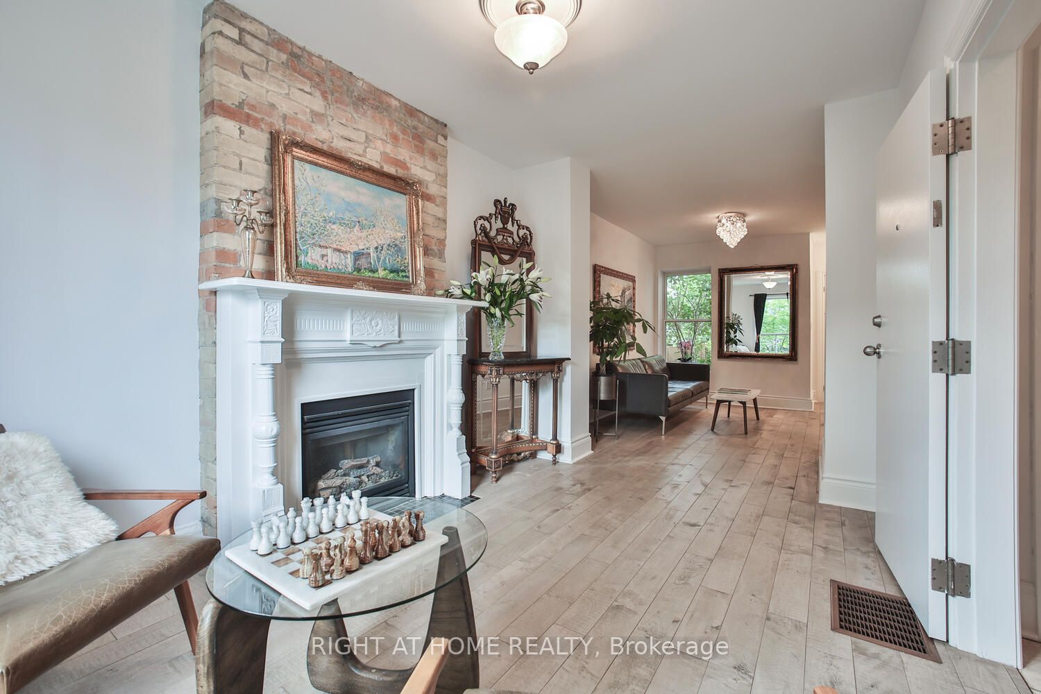574 Crawford St - Toronto C01 - Palmerston-Little Italy