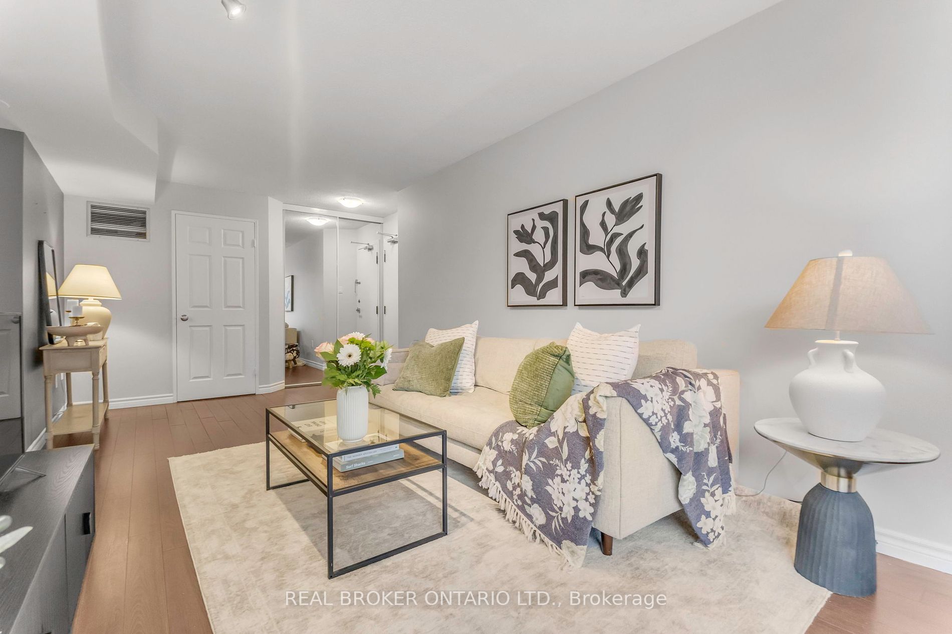 725 King St #213 - Toronto C01 - Niagara