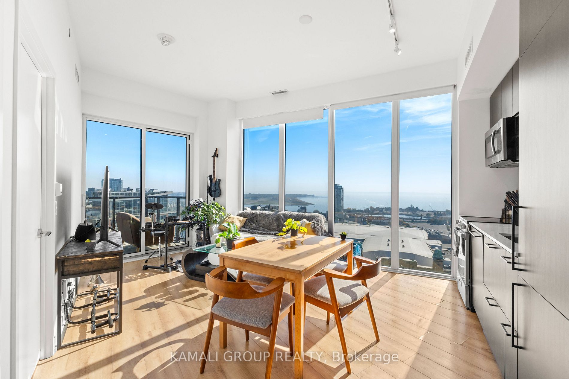 135 East Liberty St #2411 - Toronto C01 - Niagara