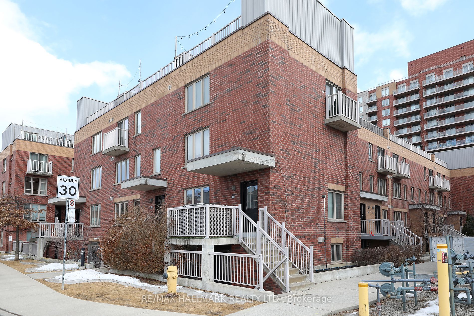 11 Ruttan St #TH 128 - Toronto C01 - Dufferin Grove