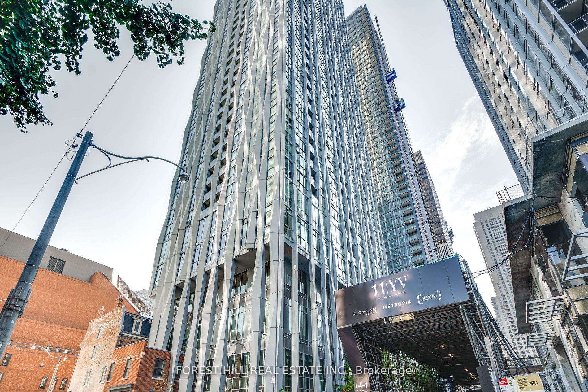 1 Yorkville Ave #802 - Toronto C02 - Annex