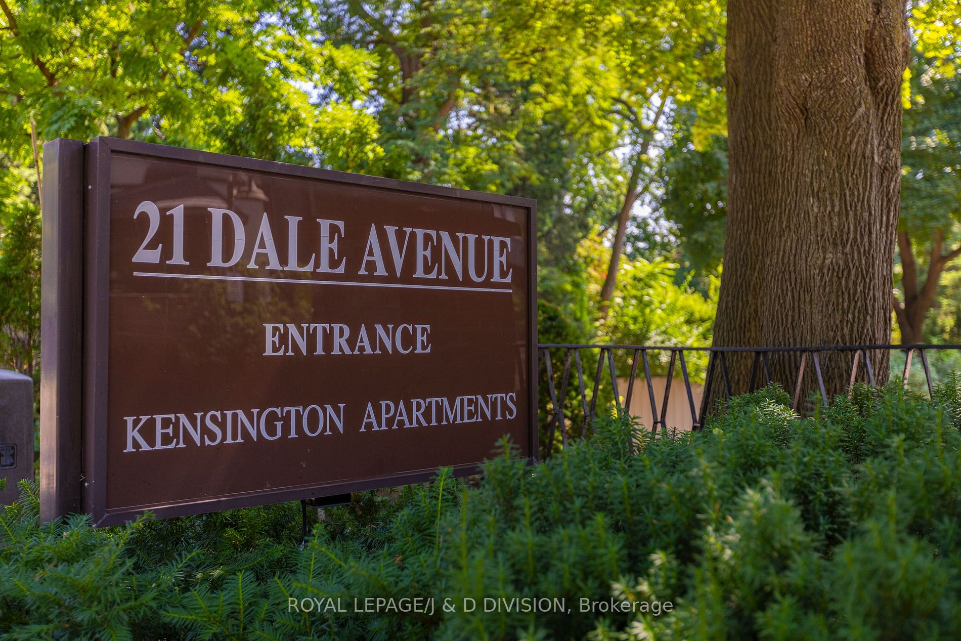 21 Dale Ave #723 - Toronto C09 - Rosedale-Moore Park