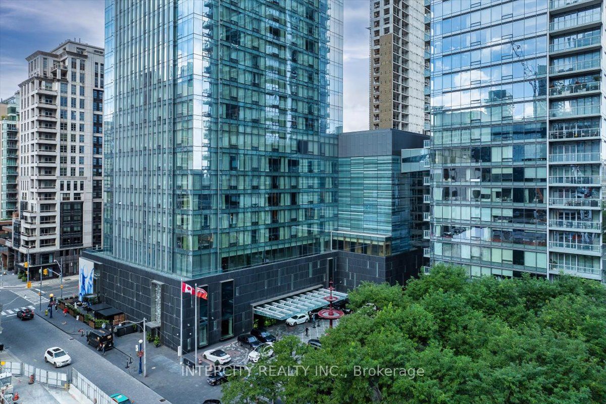 50 Yorkville Ave #4001 - Toronto C02 - Annex