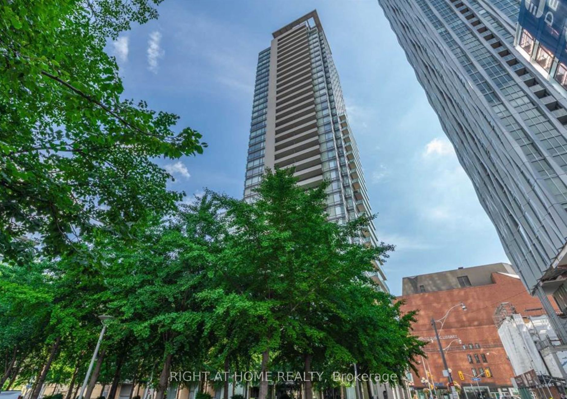 18 Yorkville Ave #3404 - Toronto C02 - Annex