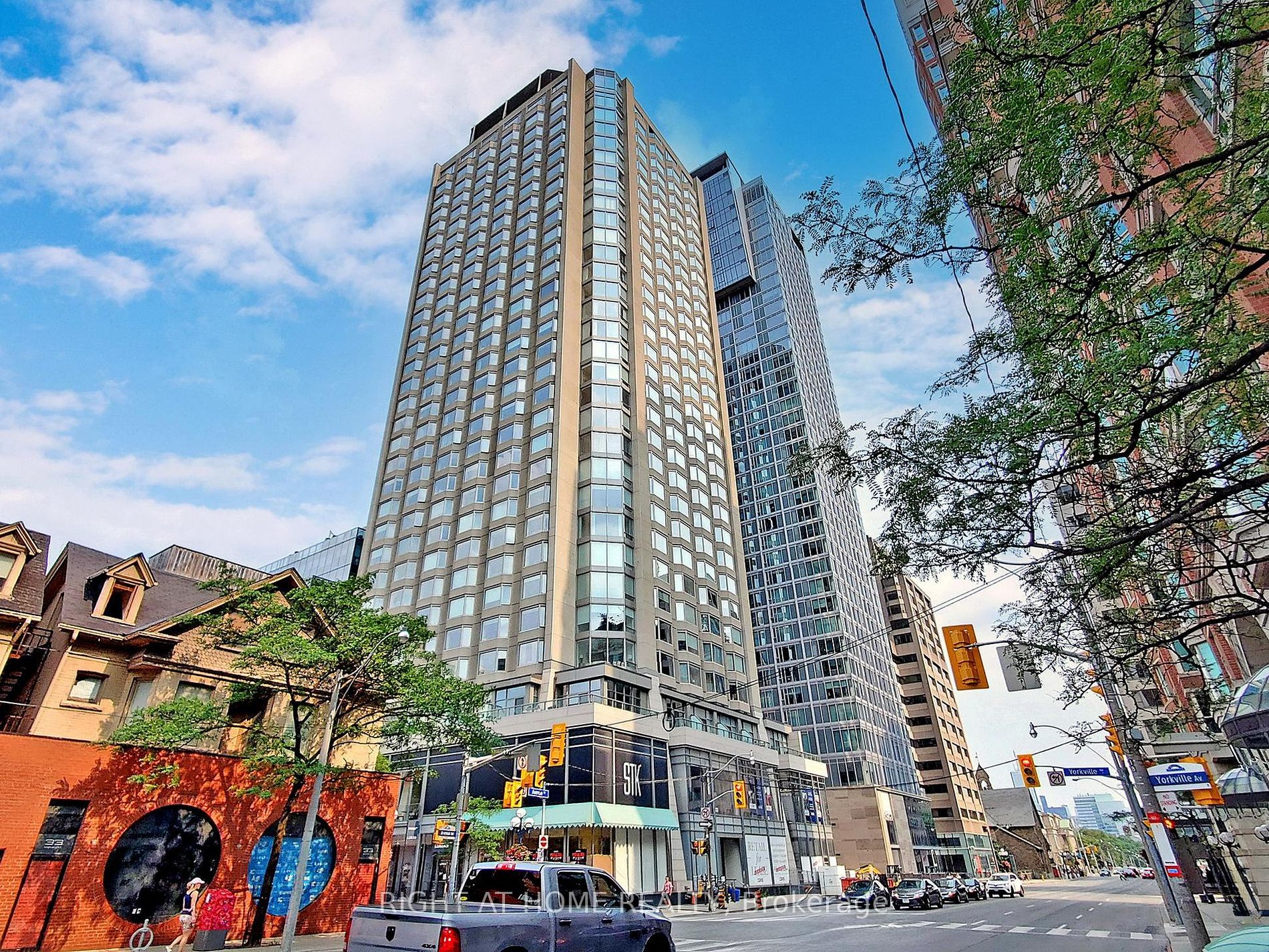 155 Yorkville Ave #1103 - Toronto C02 - Annex