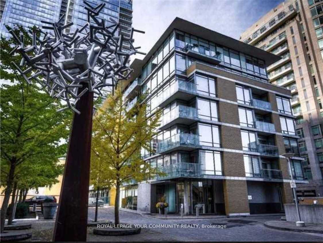 21 Scollard St #404 - Toronto C02 - Annex