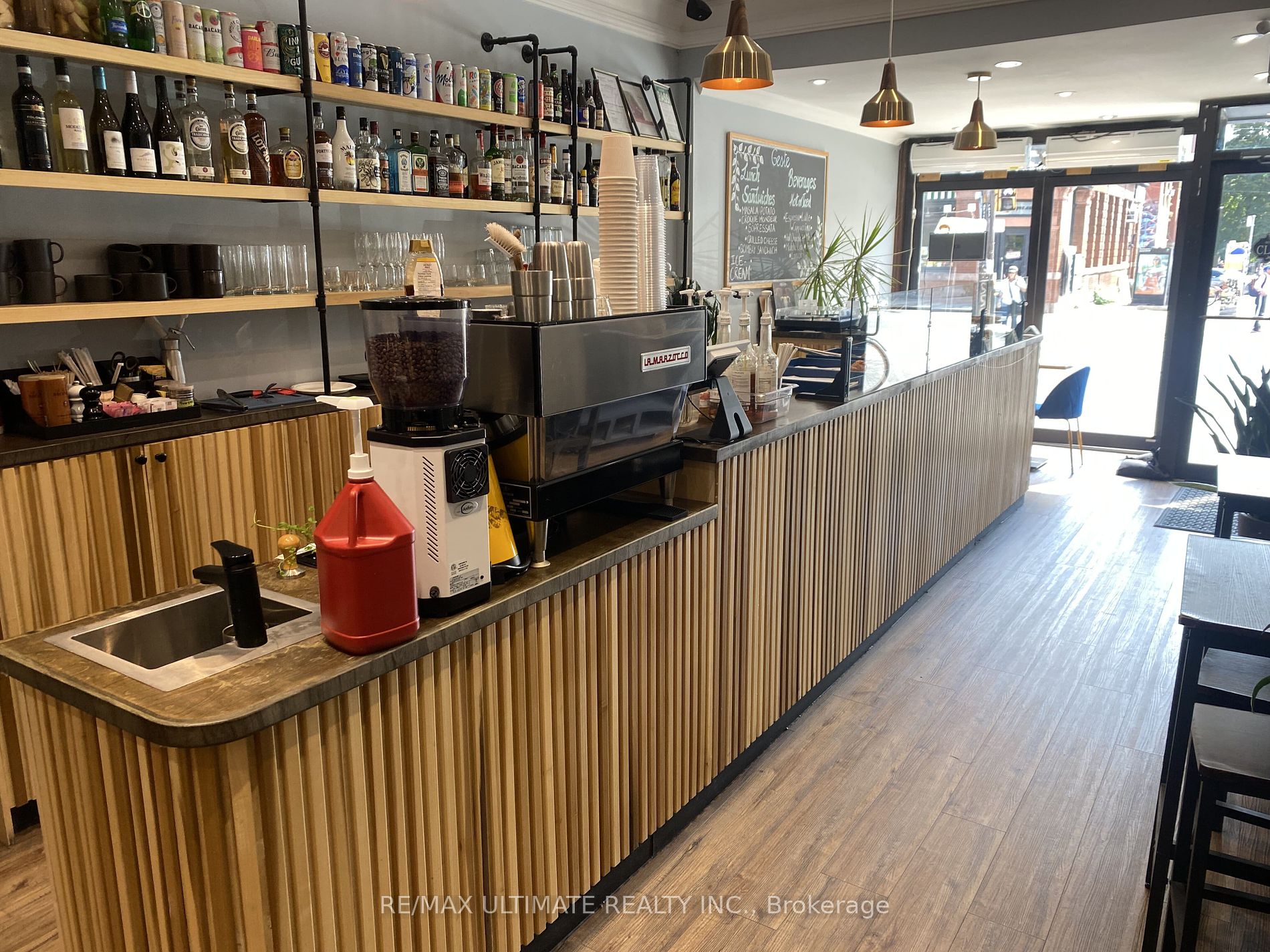 506 Queen St - Toronto C01 - Kensington-Chinatown