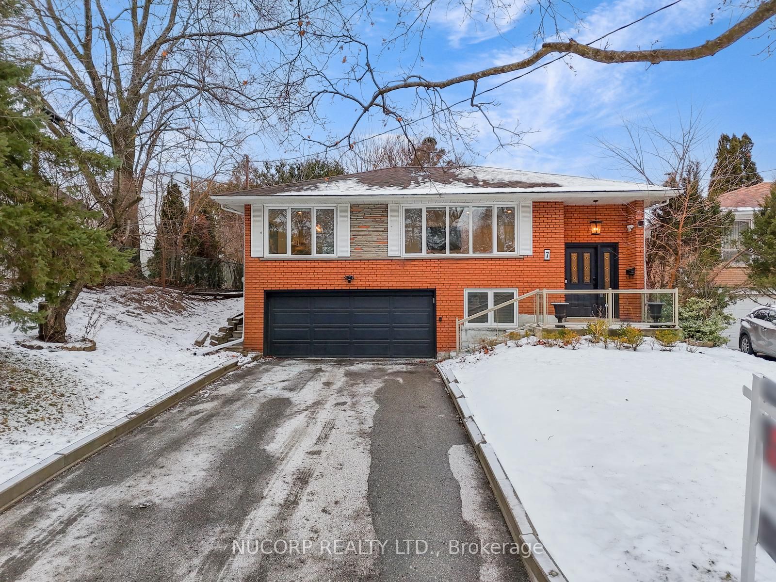 7 Bayshill Dr - Toronto W07 - Stonegate-Queensway