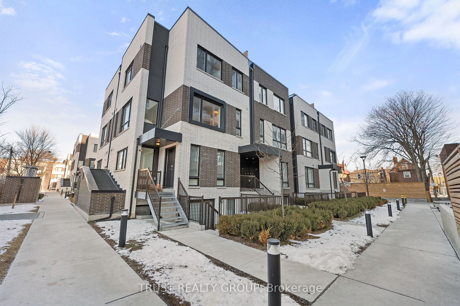 10 Ed Clark Gardens Ave #7 - Toronto W02 - Junction Area