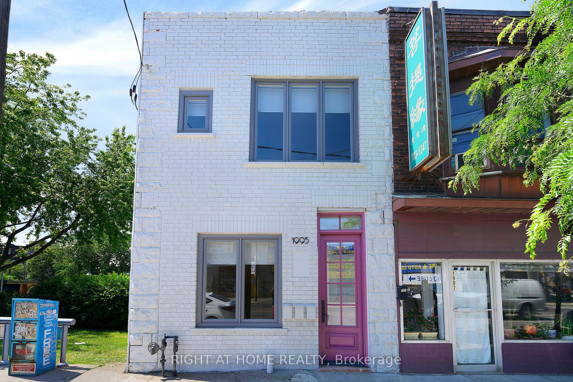 1995 Dundas St - Toronto W01 - Roncesvalles