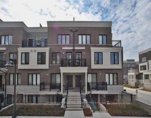 70 Eastwood Park Gdns #TH 4 - Toronto W06 - Long Branch