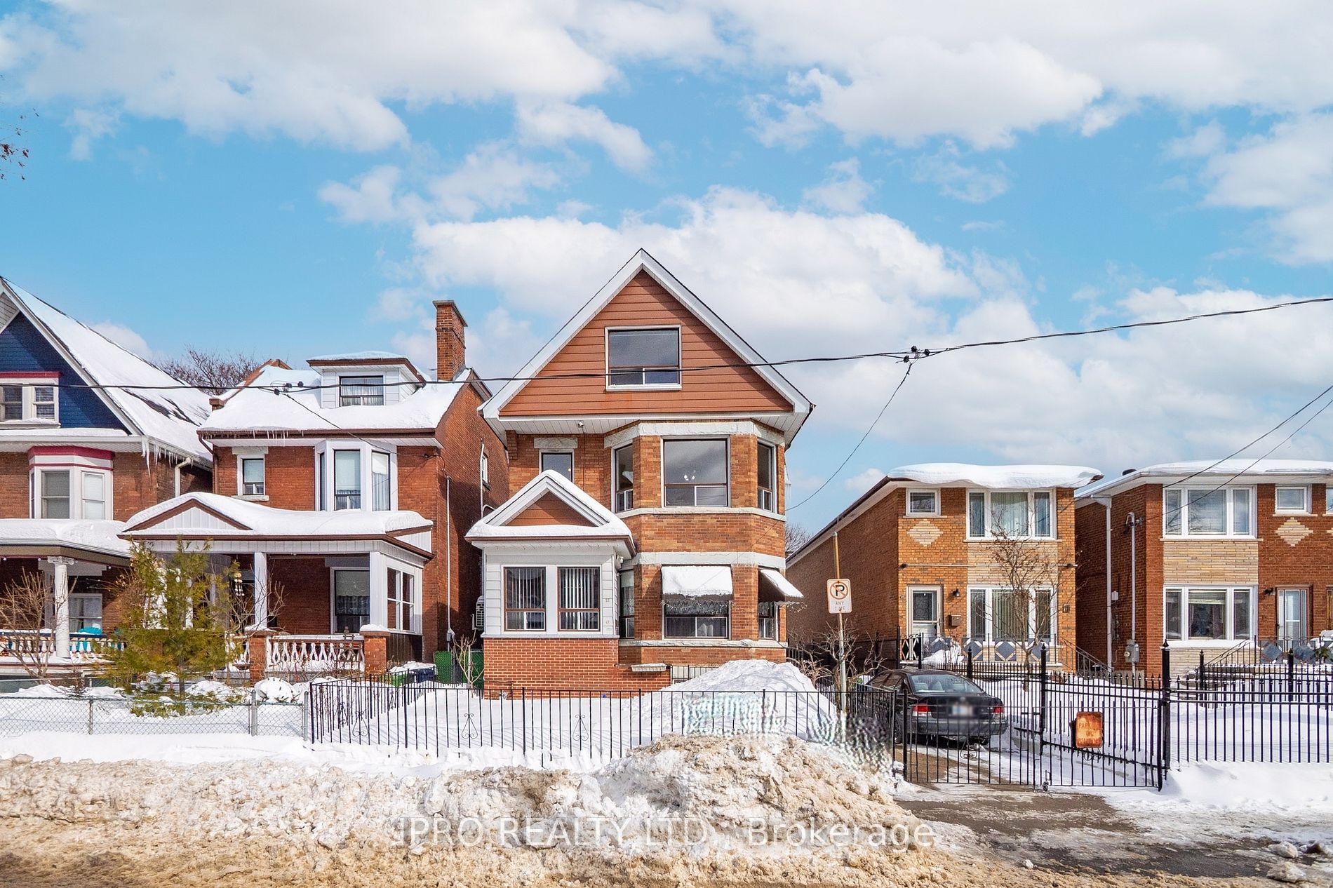 15 Macdonell Ave - Toronto W01 - Roncesvalles