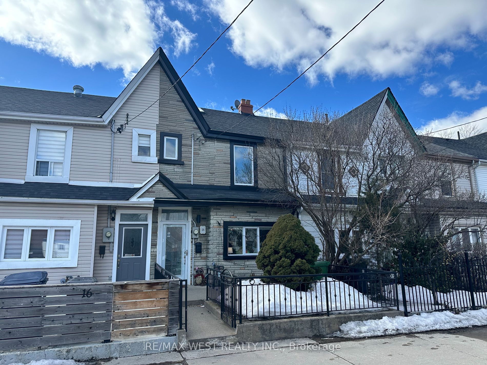 18 Brock Ave - Toronto W01 - Roncesvalles
