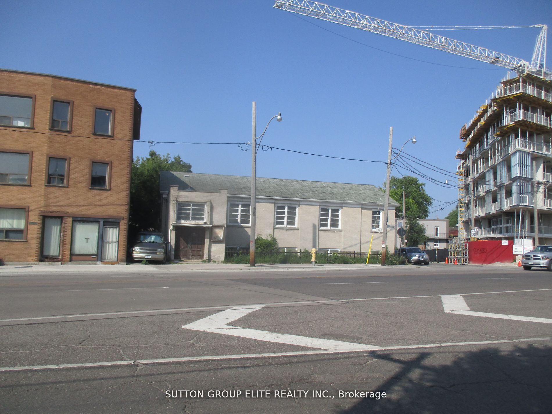 2611 Dundas St - Toronto W02 - Junction Area