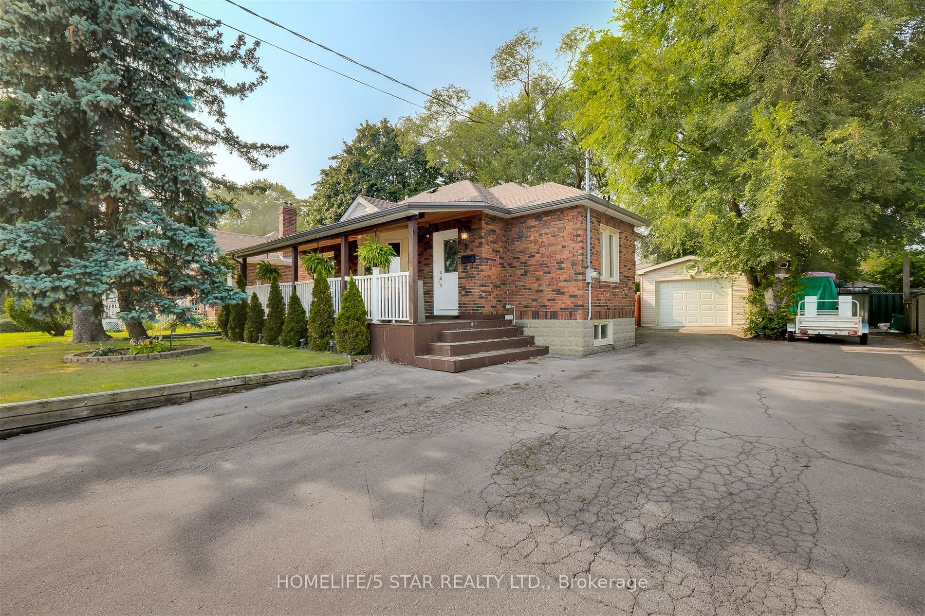 6 BIRCHLEA Ave - Toronto W06 - Long Branch