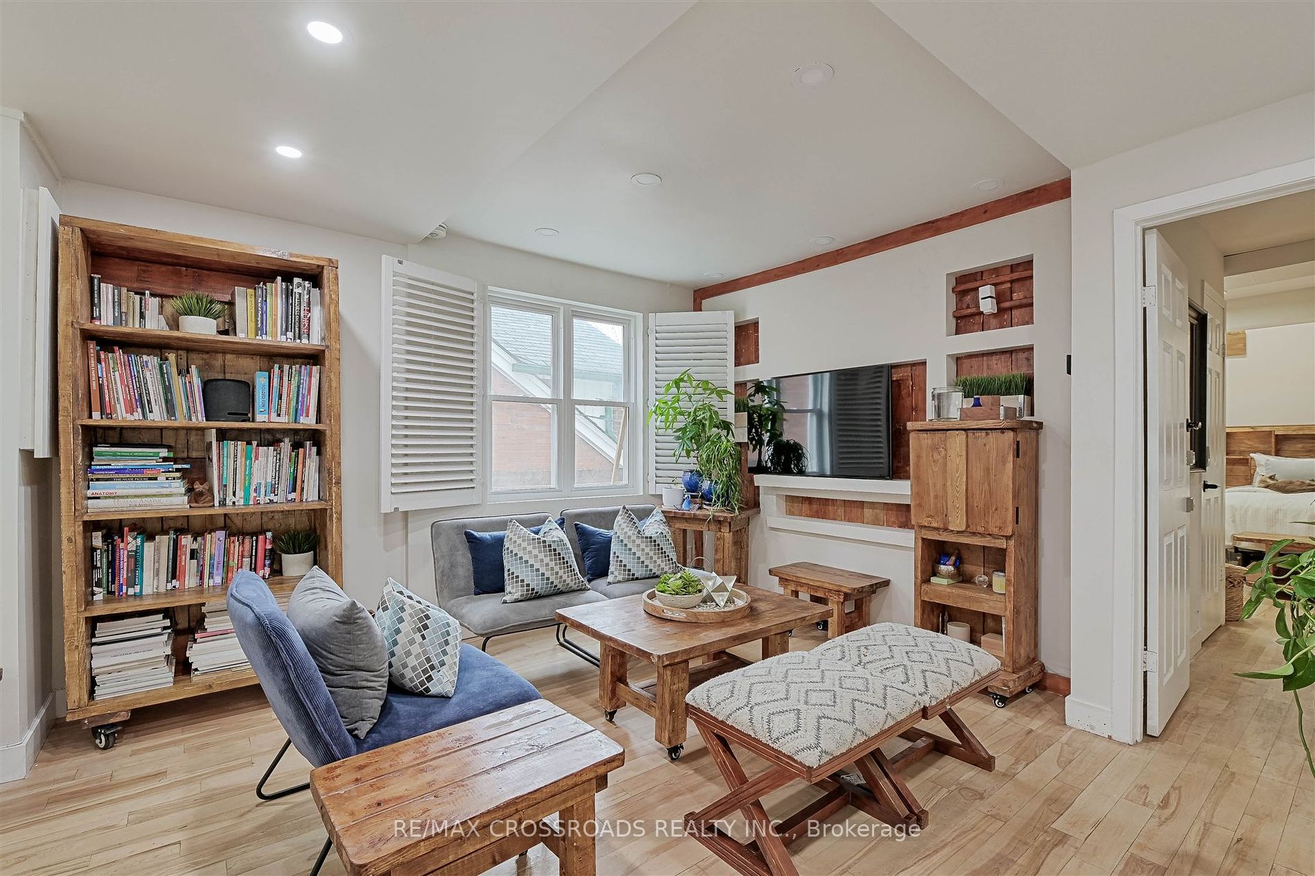 105 Runnymede Rd - Toronto W01 - High Park-Swansea