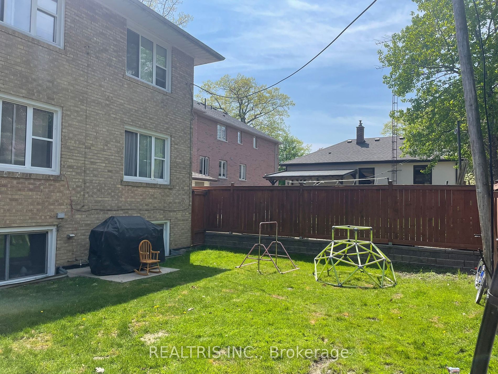 18 Muskoka Ave - Toronto W06 - Long Branch