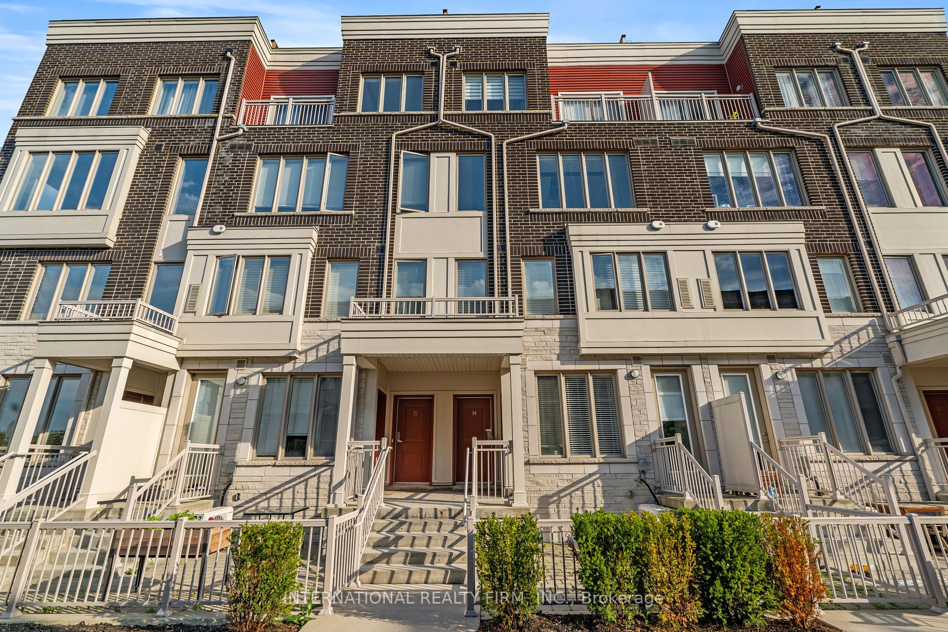 125 Long Branch Ave #15 - Toronto W06 - Long Branch