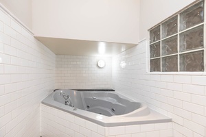 main bath jetted tub
