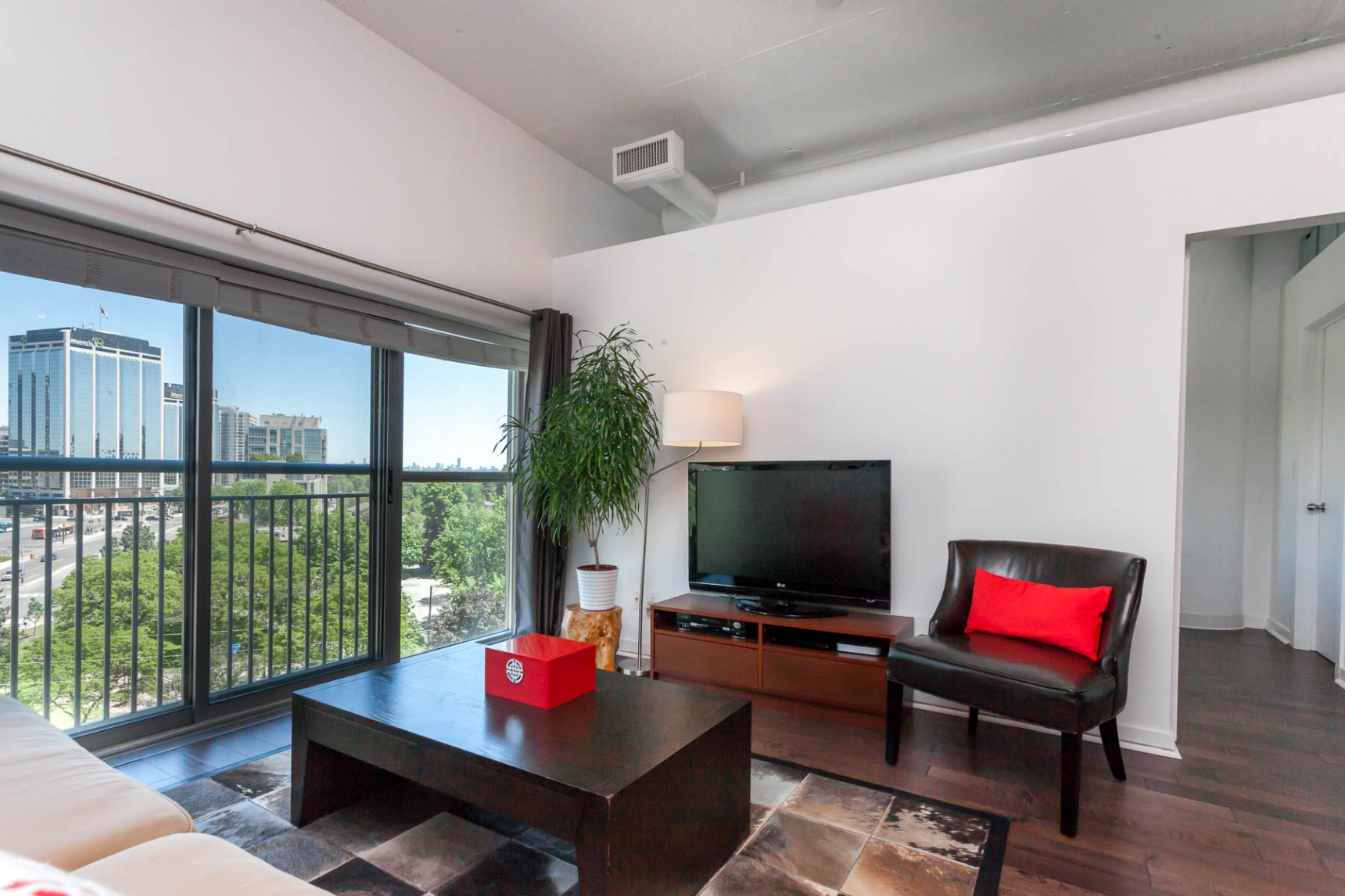 2 Fieldway Road 602 West Toronto Islington and Bloor