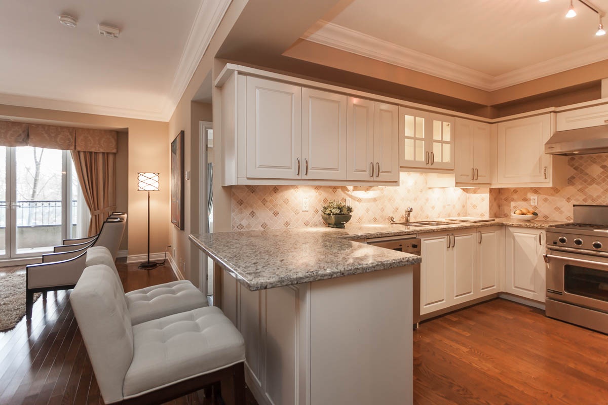 2 Roxborough Street East 401 Central