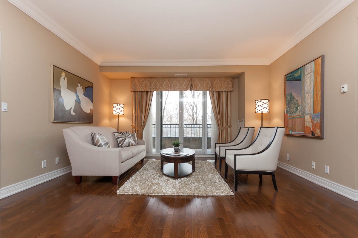 2 Roxborough Street East 401 Central