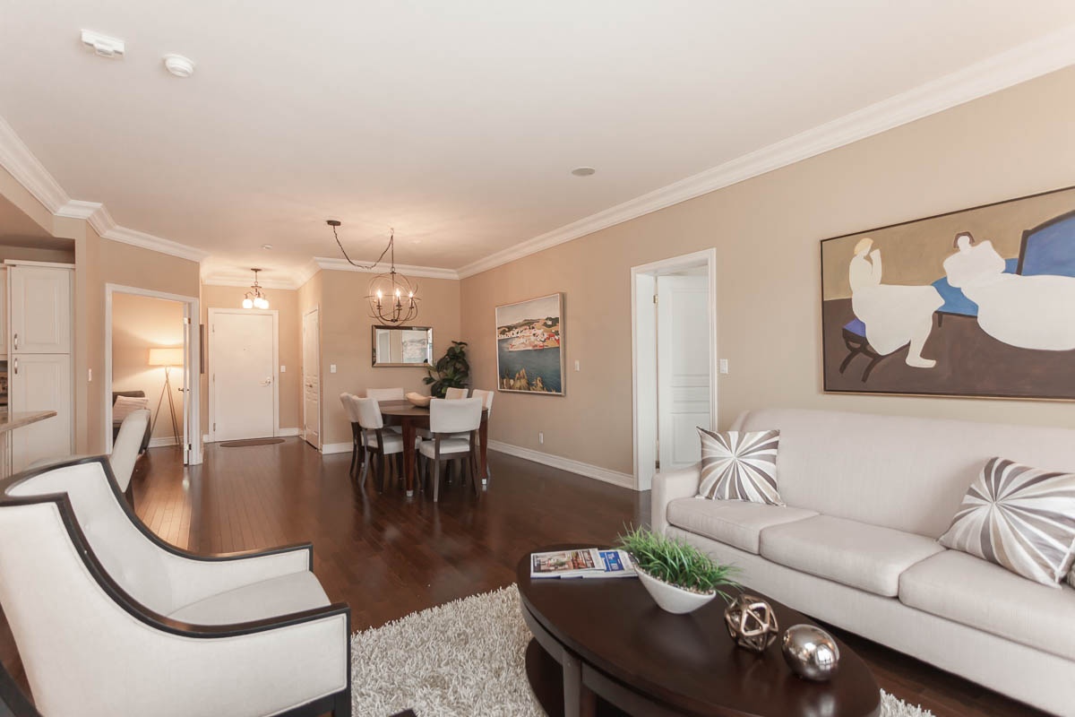 2 Roxborough Street East 401 Central