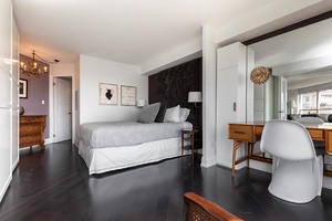2267 lakeshore boulevard west #513 main bedroom (1)