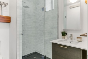 29webormls44_001_bathroom