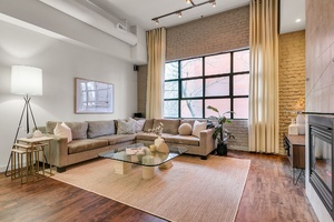 287 richmond st e #302 12webormls8_009_living room