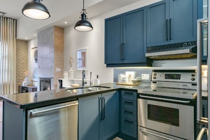 287 richmond st e #302 24webormls15_012_kitchen