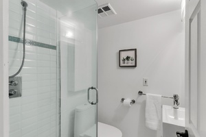 35webormls44_001_bathroom