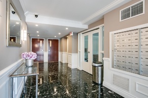 4webormls4_001_lobby
