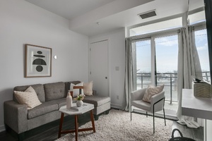 View 10webormls8_001_living room 10webormls8_001_living room