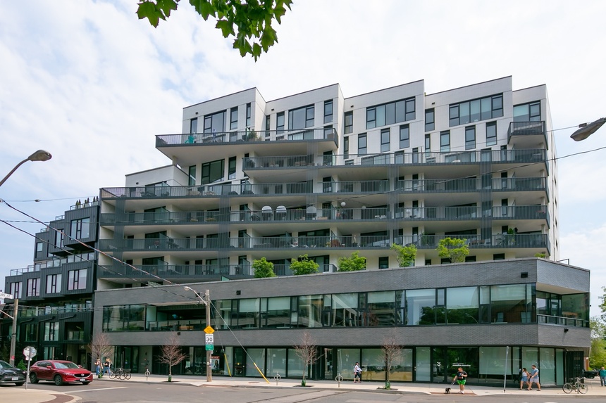 000_exterior front