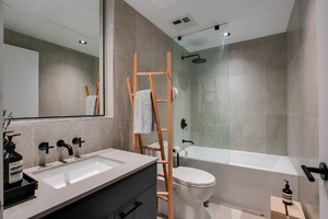 040_master ensuite