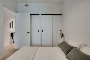043_second bedroom