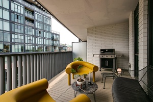 048_balcony