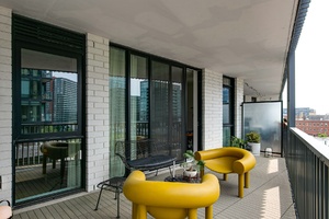 049_balcony